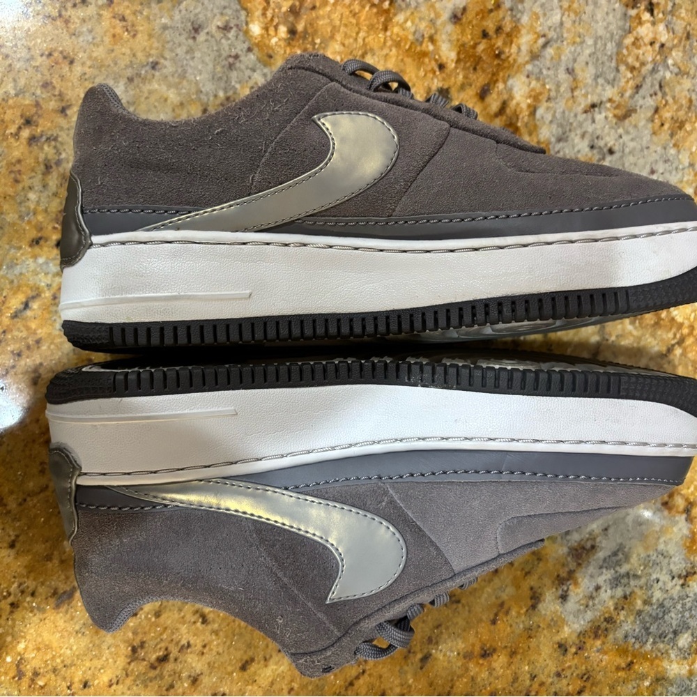 Nike Air Force 1 size 9.5 - Picture 7 of 9